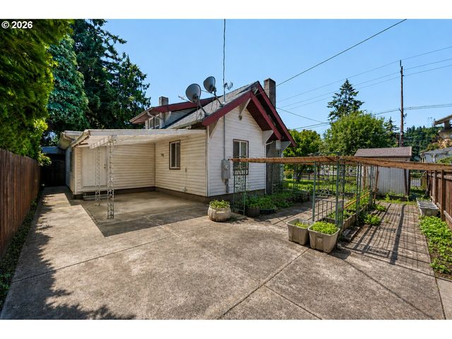 2424 Ne 102ND Ave, Portland, OR 97220