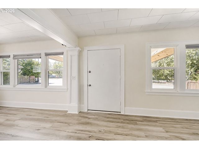 2424 Ne 102ND Ave, Portland, OR 97220