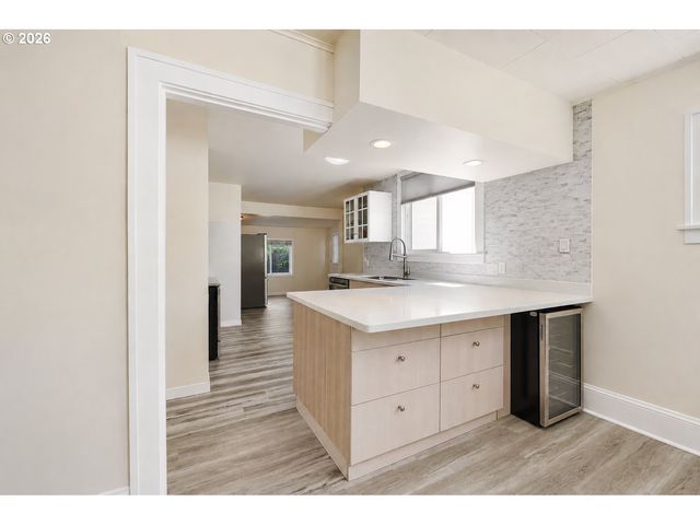 2424 Ne 102ND Ave, Portland, OR 97220