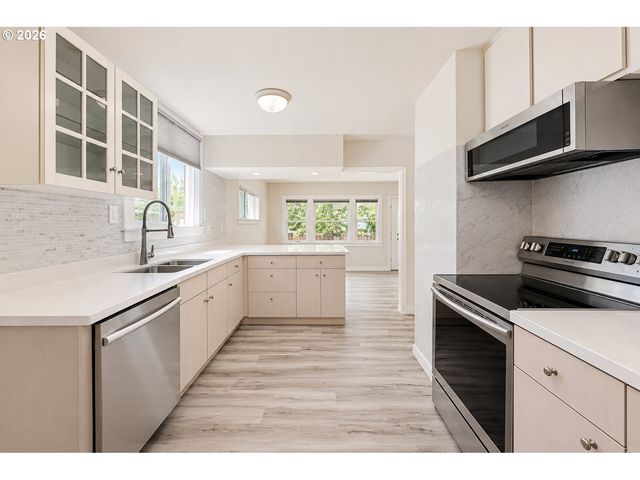 2424 Ne 102ND Ave, Portland, OR 97220