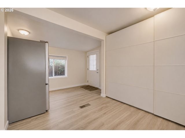 2424 Ne 102ND Ave, Portland, OR 97220