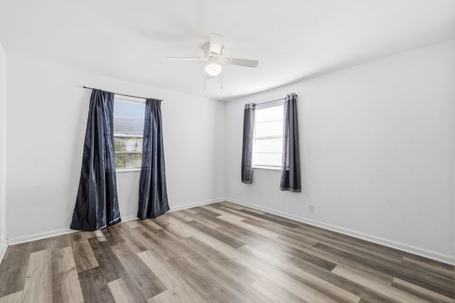 300 E 6th Street, Krum, TX 76249