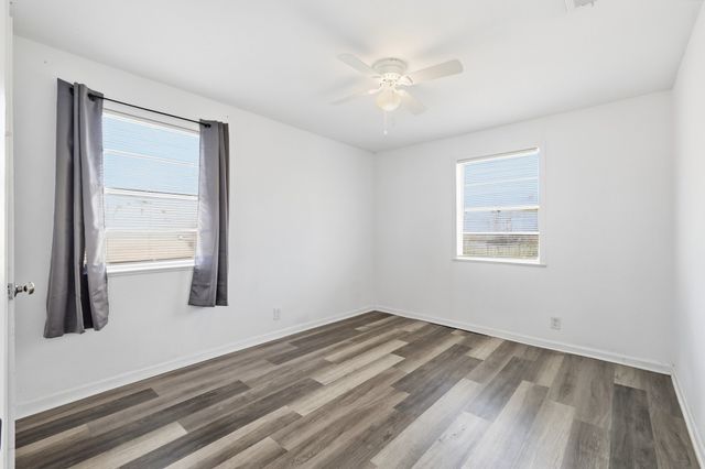 300 E 6th Street, Krum, TX 76249