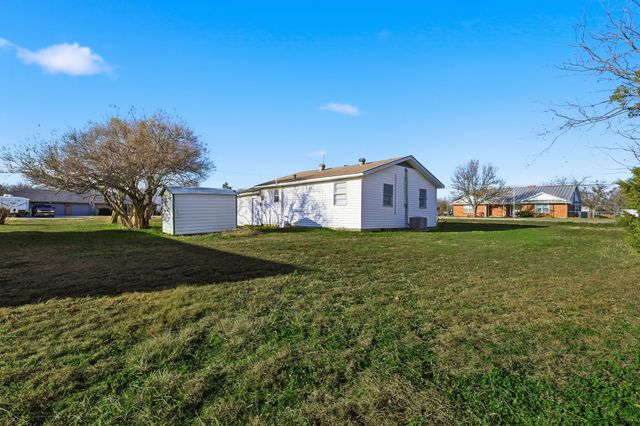 300 E 6th Street, Krum, TX 76249