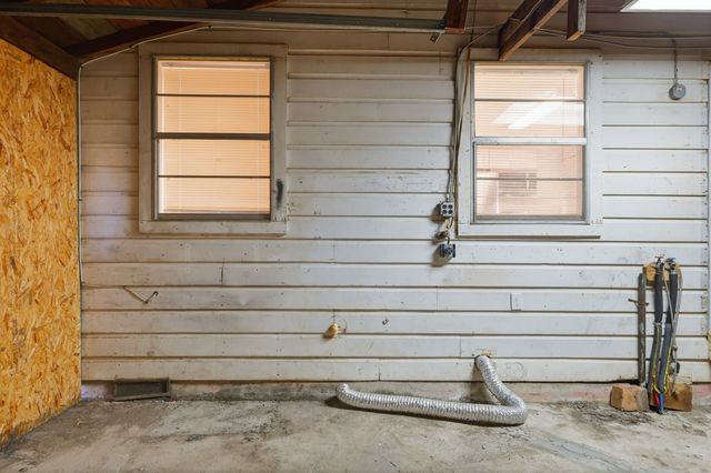 300 E 6th Street, Krum, TX 76249