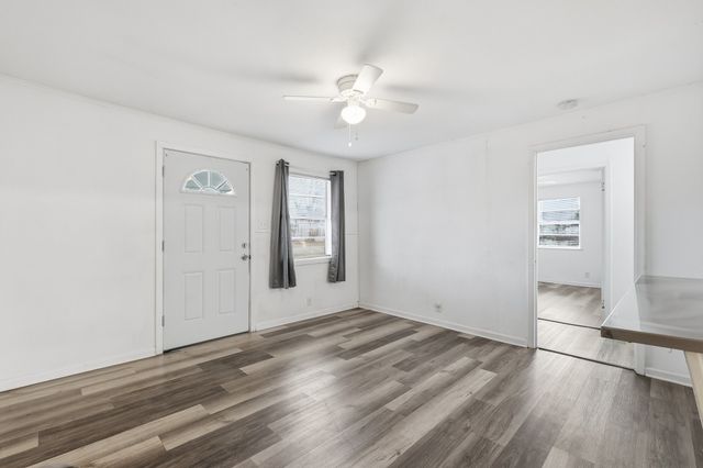 300 E 6th Street, Krum, TX 76249