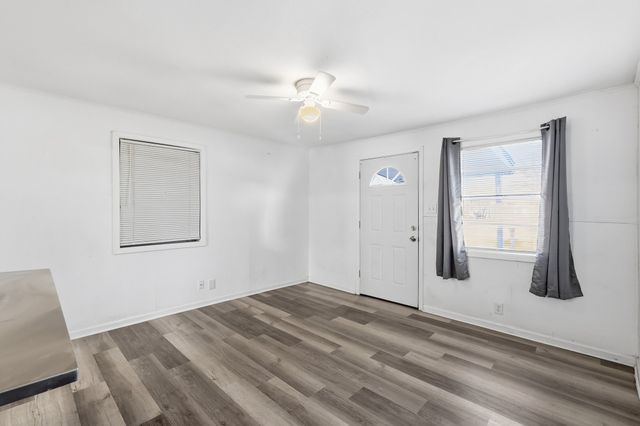 300 E 6th Street, Krum, TX 76249