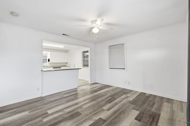 300 E 6th Street, Krum, TX 76249