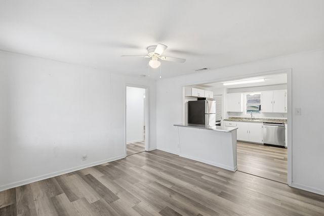 300 E 6th Street, Krum, TX 76249