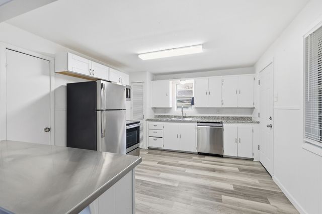 300 E 6th Street, Krum, TX 76249