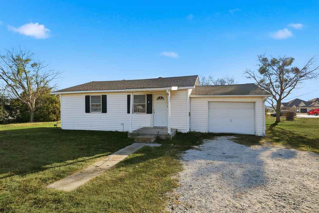 300 E 6th Street, Krum, TX 76249