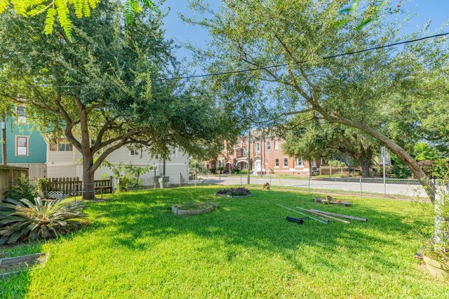 3227 Avenue O, Galveston, TX 77550