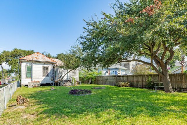 3227 Avenue O, Galveston, TX 77550