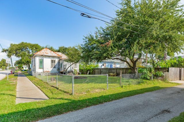 3227 Avenue O, Galveston, TX 77550