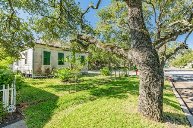 3227 Avenue O, Galveston, TX 77550