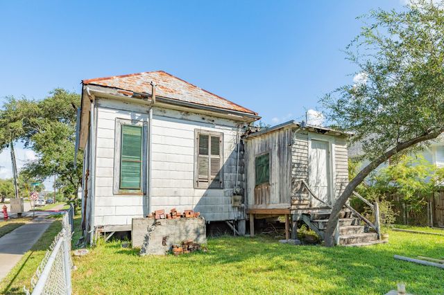 3227 Avenue O, Galveston, TX 77550