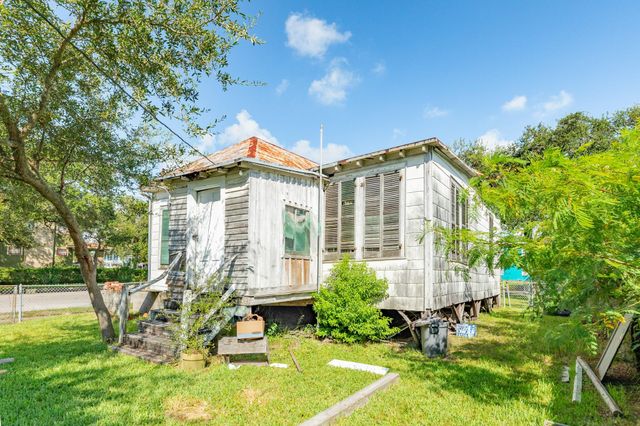 3227 Avenue O, Galveston, TX 77550