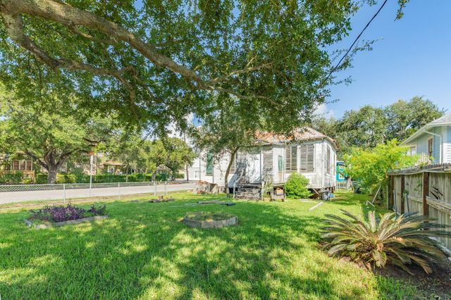 3227 Avenue O, Galveston, TX 77550