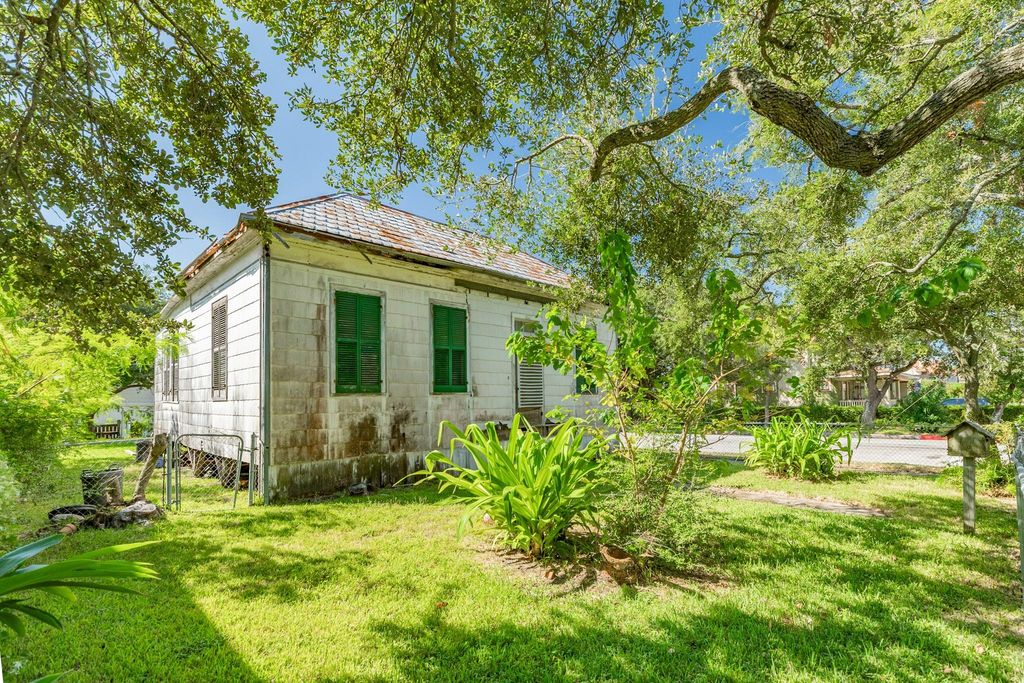 3227 Avenue O, Galveston, TX 77550