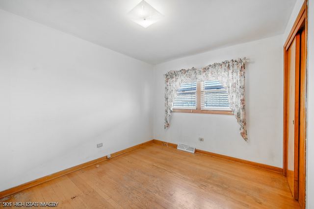 8121 Mcvicker Avenue, Burbank, IL 60459