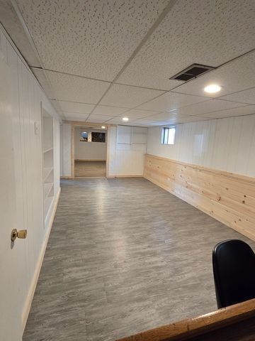 8121 Mcvicker Avenue, Burbank, IL 60459