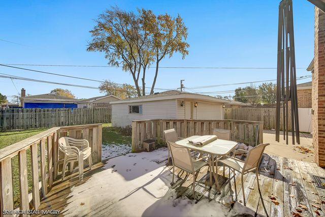 8121 Mcvicker Avenue, Burbank, IL 60459