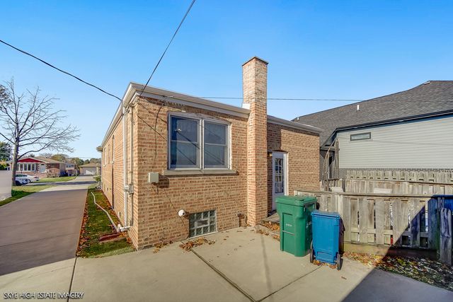 8121 Mcvicker Avenue, Burbank, IL 60459