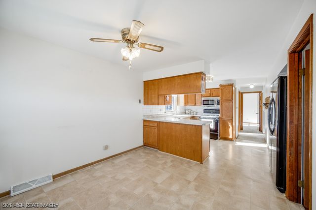 8121 Mcvicker Avenue, Burbank, IL 60459