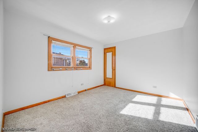 8121 Mcvicker Avenue, Burbank, IL 60459