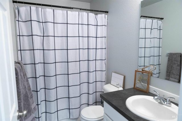 1680 SW Levant Way, Mountain Home, ID 83647
