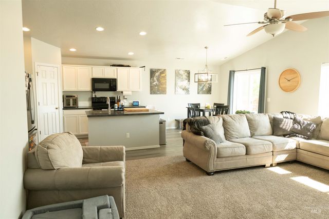 1680 SW Levant Way, Mountain Home, ID 83647