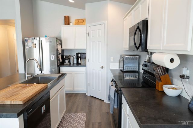 1680 SW Levant Way, Mountain Home, ID 83647