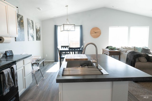 1680 SW Levant Way, Mountain Home, ID 83647