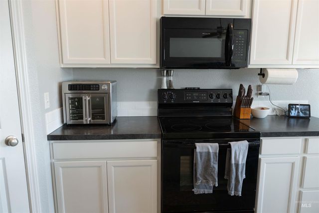 1680 SW Levant Way, Mountain Home, ID 83647