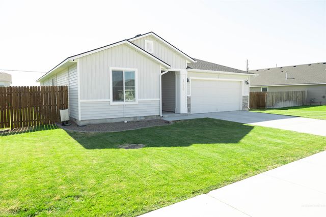 1680 SW Levant Way, Mountain Home, ID 83647