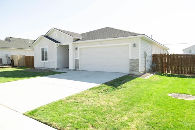 1680 SW Levant Way, Mountain Home, ID 83647