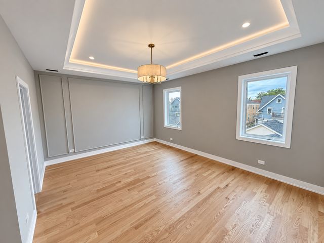 6732 N Oxford Avenue, Chicago, IL 60631