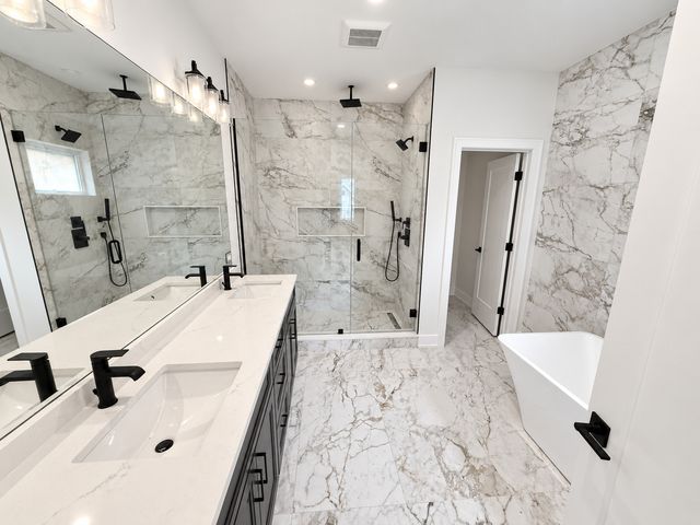 6732 N Oxford Avenue, Chicago, IL 60631