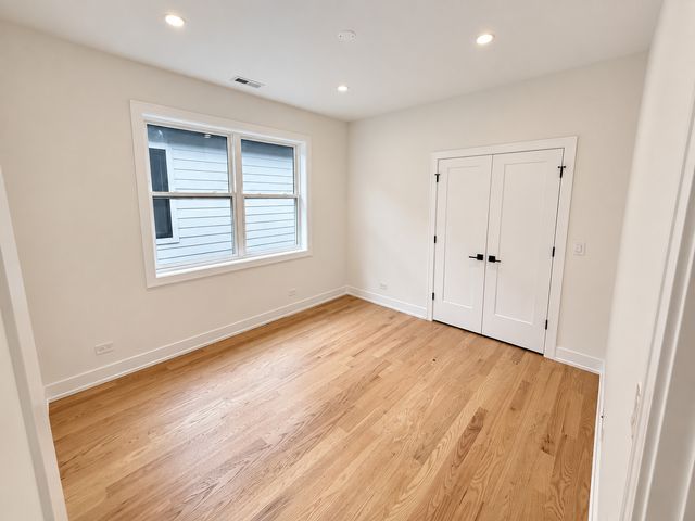 6732 N Oxford Avenue, Chicago, IL 60631