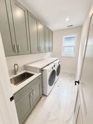6732 N Oxford Avenue, Chicago, IL 60631