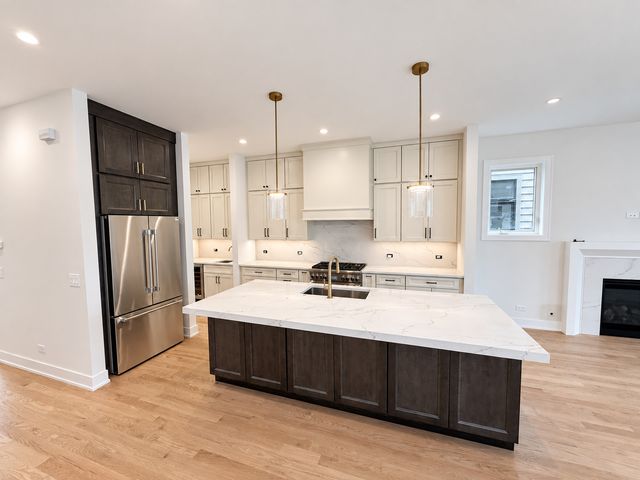 6732 N Oxford Avenue, Chicago, IL 60631