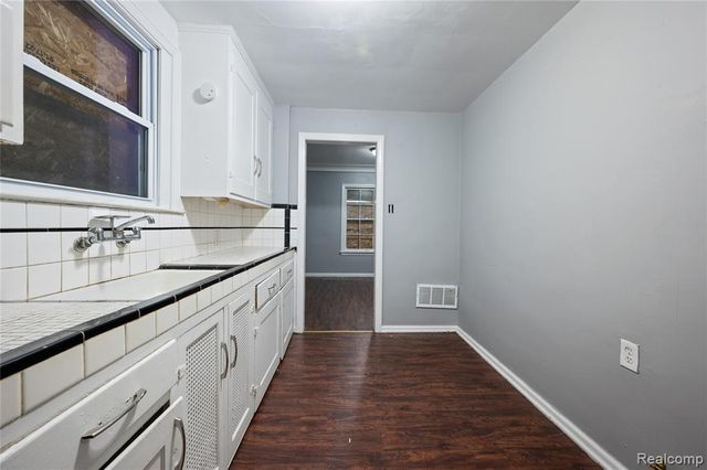 10438 Wayburn Street, Detroit, MI 48224