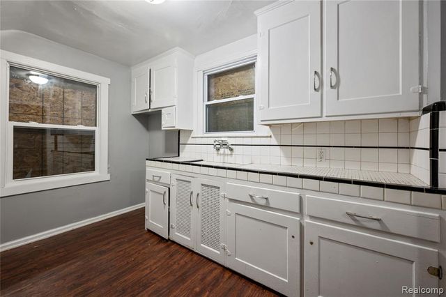 10438 Wayburn Street, Detroit, MI 48224