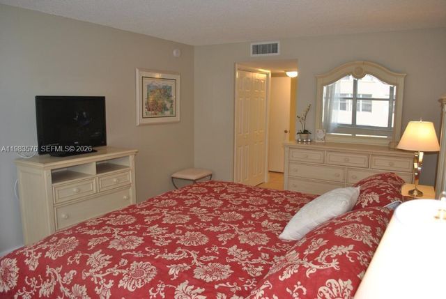 6039 Collins Ave 1006, Miami Beach, FL 33140