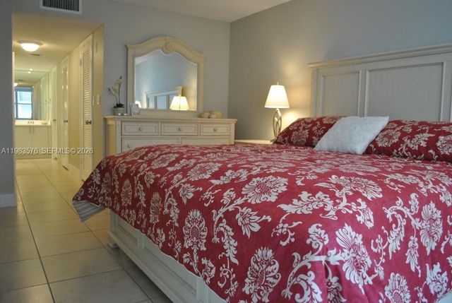 6039 Collins Ave 1006, Miami Beach, FL 33140