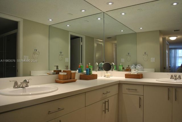 6039 Collins Ave 1006, Miami Beach, FL 33140