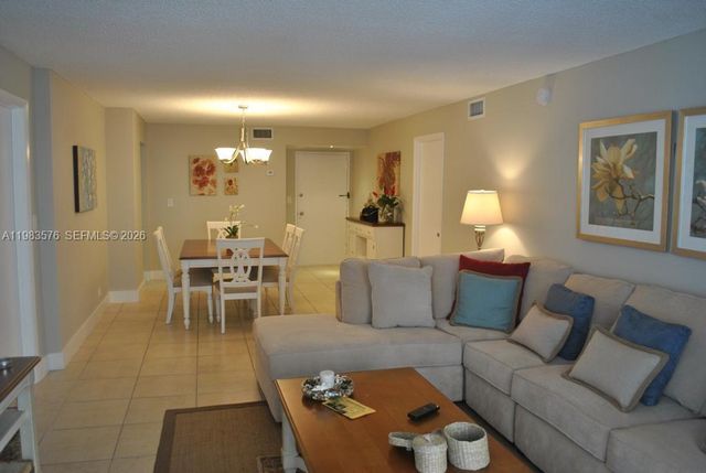 6039 Collins Ave 1006, Miami Beach, FL 33140