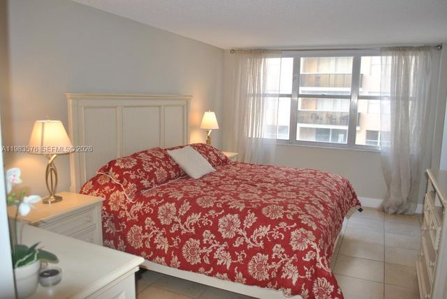 6039 Collins Ave 1006, Miami Beach, FL 33140