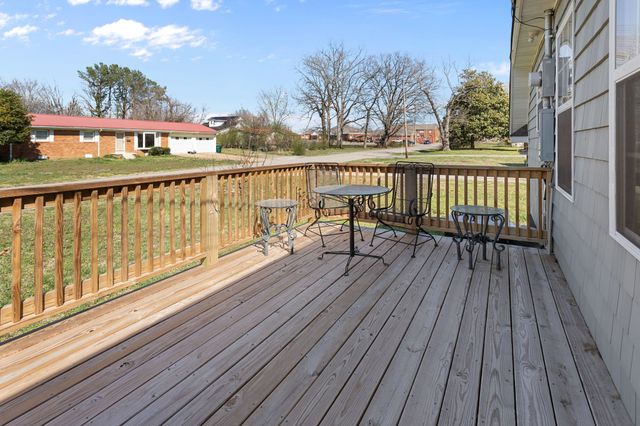222 W 2nd Ave, Hohenwald, TN 38462