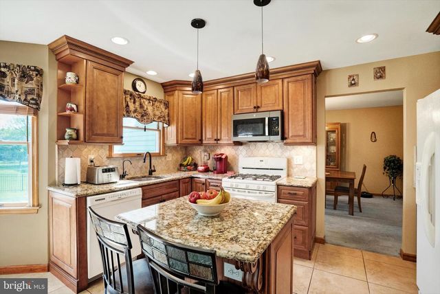 2125 ROBIN DR, Warrington, PA 18976
